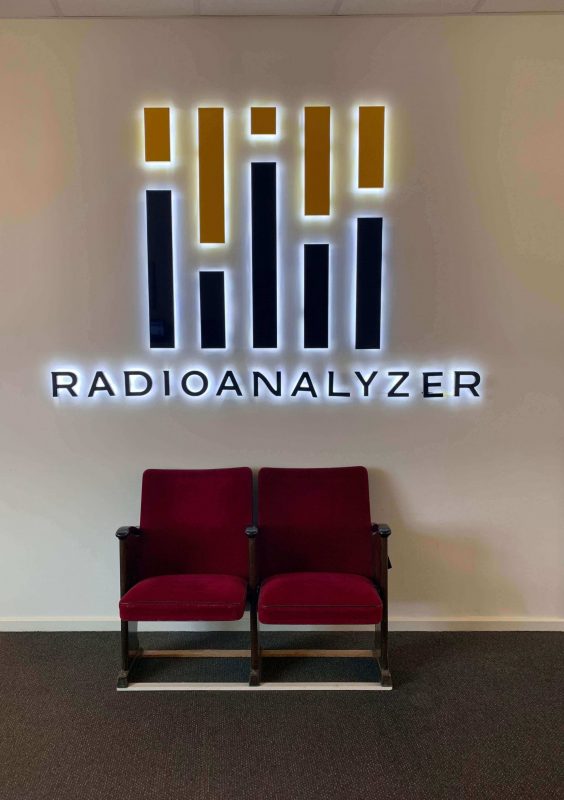 Offer a seat at RadioAnalyzer to work